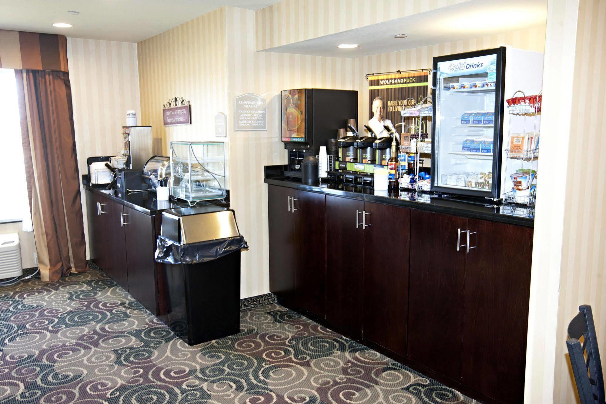 Cobblestone Inn & Suites - Langdon Dış mekan fotoğraf